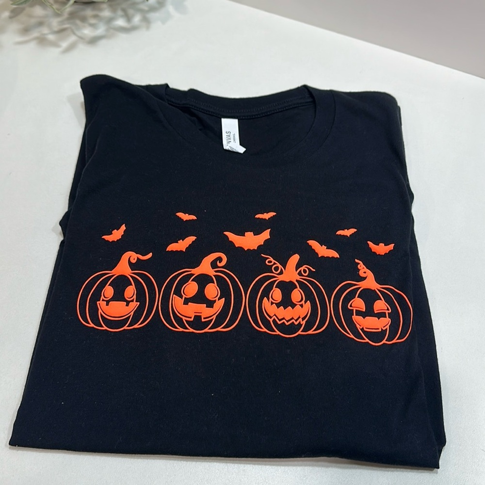 Halloween Lantern Black Tee, L sized, new, puff design with glow in the dark